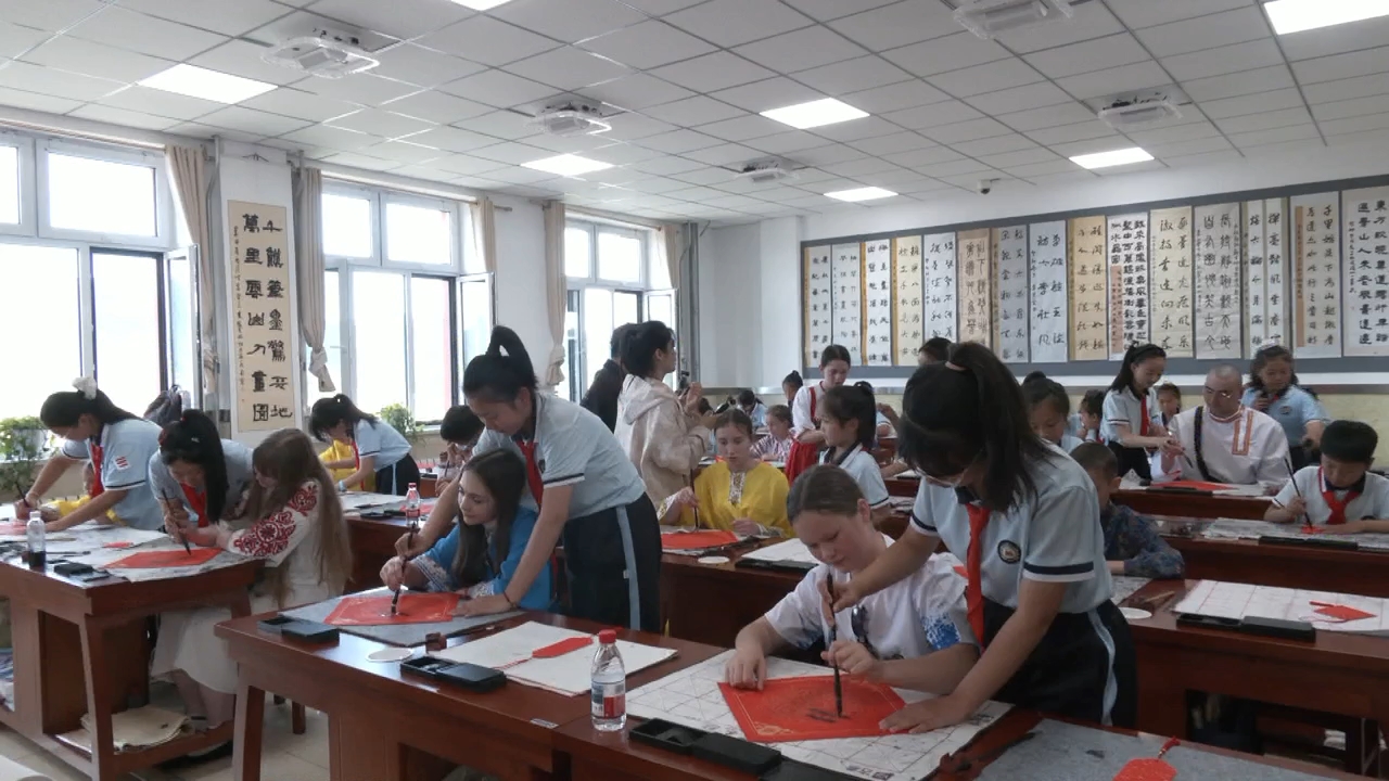 俄罗斯研学团走进校园&ensp;沉浸式感受传统文化与温情教育